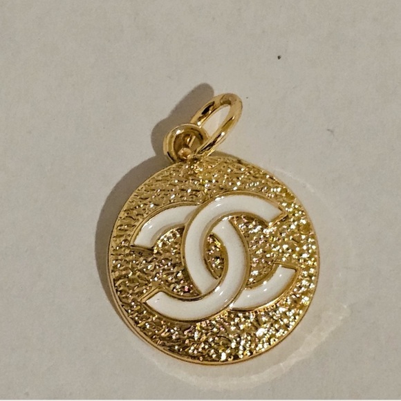 CHANEL Gold & White CC Zipper Pull-Tag, EUC - Picture 3 of 5